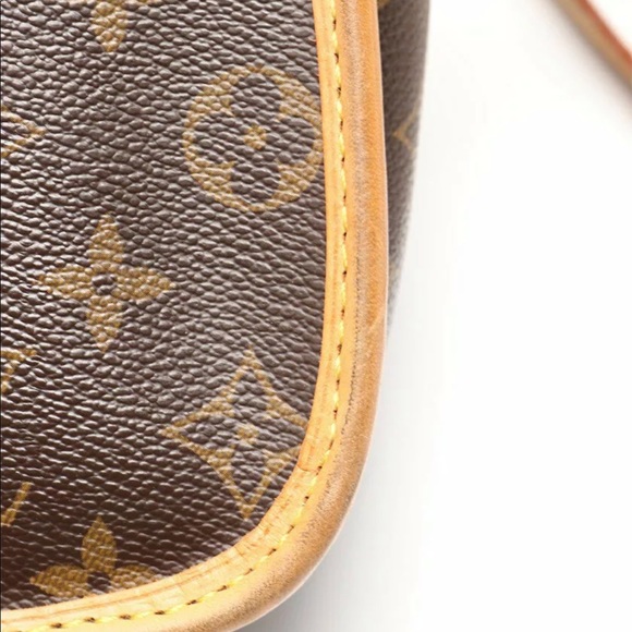 LOUIS VUITTON Sologne Monogram Crossbody - Picture 8 of 8